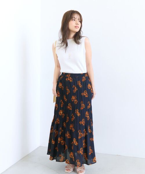 COHINA(コヒナ)の「ブラッシュフラワー消しプリーツスカート 【低身長・小柄女性】(スカート・レディース・ベージュ/ネイビー・REGULAR/SHORT)」の17枚目の写真