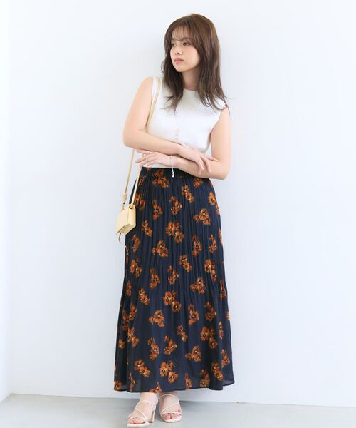 COHINA(コヒナ)の「ブラッシュフラワー消しプリーツスカート 【低身長・小柄女性】(スカート・レディース・ベージュ/ネイビー・REGULAR/SHORT)」の18枚目の写真