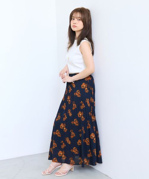 COHINA(コヒナ)の「ブラッシュフラワー消しプリーツスカート 【低身長・小柄女性】(スカート・レディース・ベージュ/ネイビー・REGULAR/SHORT)」の19枚目の写真
