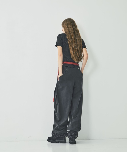 CONZ(コンズ)の「curve leg trousers cupra jersey(スラックス・レディース・ブラック/グレー・1/2/3)」の4枚目の写真