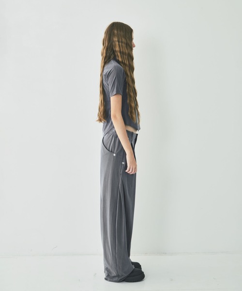 CONZ(コンズ)の「curve leg trousers cupra jersey(スラックス・レディース・ブラック/グレー・1/2/3)」の7枚目の写真