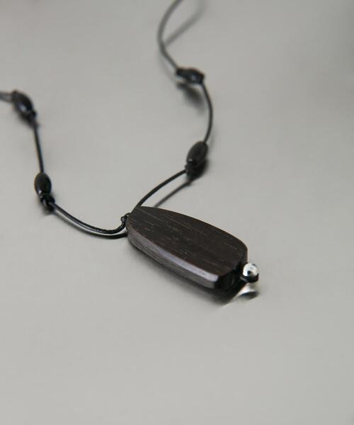 SMELLY(スメリー)の「SMELLY so’ onyx accent wood necklace(ネックレス・レディース・ブラック・-)」の2枚目の写真