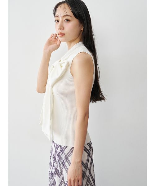 SNIDEL(スナイデル)の「ボウタイドッキングノースリプルオーバー(Tシャツ/カットソー・レディース・アイボリー/ネイビー/ブラック・F)」の11枚目の写真