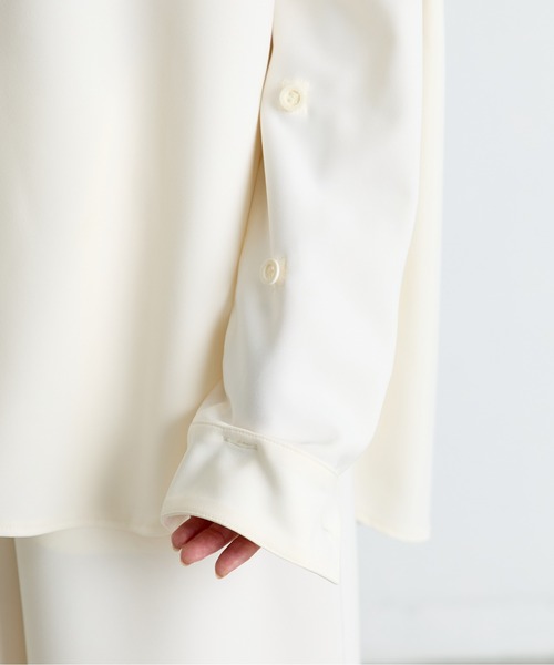 COGTHEBIGSMOKE(コグザビッグスモーク)の「【COGTHEBIGSMOKE/コグザビッグスモーク】OCEANA BUTTON ADJUST SLV TOP/カットソーシャツ(Tシャツ/カットソー・レディース・ブラック/アイボリー・1)」の21枚目の写真