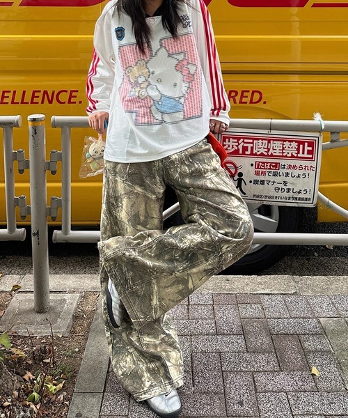 MEMECLE（メメクル）の「【 MEMECLE / メメクル 】ピンクロゴ カモ ワイドパンツ（その他パンツ・レディース・カーキ・SMALL/MEDIUM/LARGE）」の4枚目の写真