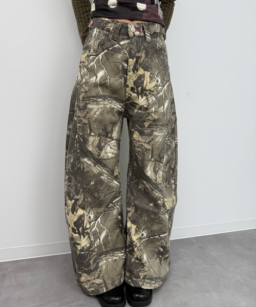 MEMECLE（メメクル）の「【 MEMECLE / メメクル 】ピンクロゴ カモ ワイドパンツ（その他パンツ・レディース・カーキ・SMALL/MEDIUM/LARGE）」の8枚目の写真
