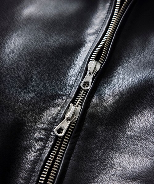 FREAK'S STORE(フリークスストア)の「カーフレザー シングル ライダースジャケット/ジップブルゾン(ブルゾン・メンズ・ブラック・SMALL/MEDIUM/LARGE)」の4枚目の写真