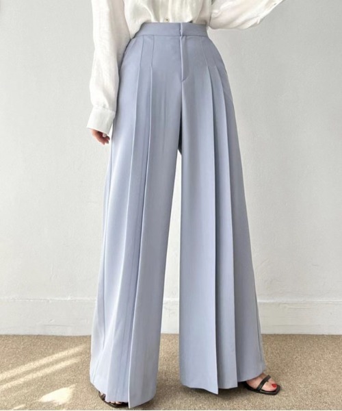 &soiree(アンドソワレ)の「ワイドプリーツスラックス(スラックス・レディース・アイボリー/ブラック/ブルー・SMALL/MEDIUM/LARGE)」の3枚目の写真