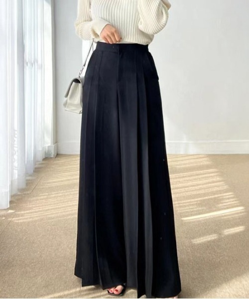 &soiree(アンドソワレ)の「ワイドプリーツスラックス(スラックス・レディース・アイボリー/ブラック/ブルー・SMALL/MEDIUM/LARGE)」の7枚目の写真