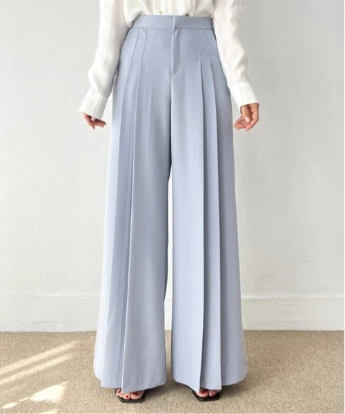 &soiree(アンドソワレ)の「ワイドプリーツスラックス(スラックス・レディース・アイボリー/ブラック/ブルー・SMALL/MEDIUM/LARGE)」の9枚目の写真