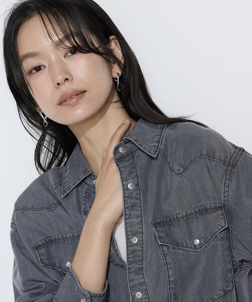 COMME CA Wardrobe(コムサワードローブ)の「ソフトデニム ウエスタン調デニムシャツ(シャツ/ブラウス・レディース・ブラック/ネイビー・FREE)」の6枚目の写真