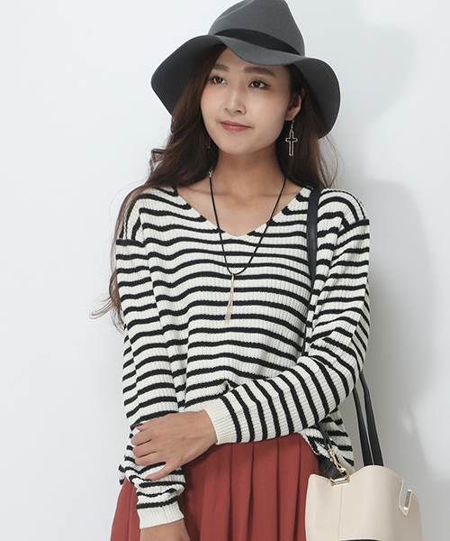 VENCEEXCHANGE(ヴァンスエクスチェンジ)の「アクリル畦Vネックニット (ニット/セーター・レディース・コーラル/オフホワイト/グレー/ダークグリーン/ブラック・MEDIUM)」の5枚目の写真