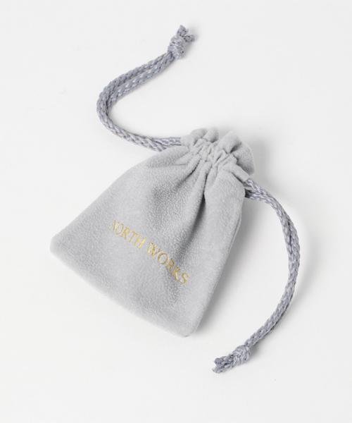 NORTH WORKS(ノースワークス)の「NORTH WORKS: フェザー コイン ネックレス(ネックレス・メンズ・ライトホワイト・ONE SIZE)」の4枚目の写真