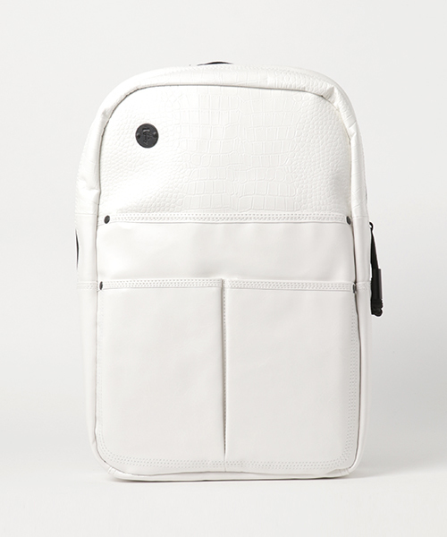 Focused Space（フォーカスドスペース）の「THE VENEER BACKPACK  バックパック デイパック（バックパック/リュック・メンズ・ホワイト/ブラック×ホワイト・ONE SIZE）」の2枚目の写真