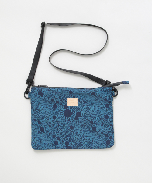 anello(アネロ)の「anello×WORK NOT WORK 別注ナイロンツイルサコッシュ(ショルダーバッグ・メンズ・ブラック/オレンジ/ブルー系その他・FREE)」の1枚目の写真