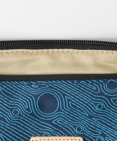 anello(アネロ)の「anello×WORK NOT WORK 別注ナイロンツイルサコッシュ(ショルダーバッグ・メンズ・ブラック/オレンジ/ブルー系その他・FREE)」の15枚目の写真