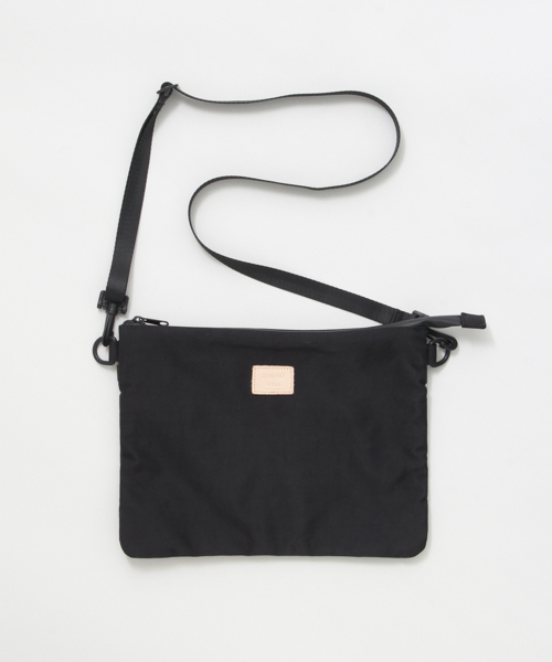 anello(アネロ)の「anello×WORK NOT WORK 別注ナイロンツイルサコッシュ(ショルダーバッグ・メンズ・ブラック/オレンジ/ブルー系その他・FREE)」の21枚目の写真