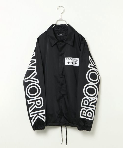 VENCEEXCHANGE(ヴァンスエクスチェンジ)の「ポリメモリービッグロゴコーチジャケット(ブルゾン・メンズ・オリーブ/ブラック・MEDIUM/LARGE)」の1枚目の写真