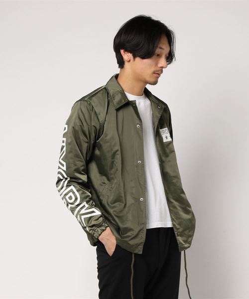 VENCEEXCHANGE(ヴァンスエクスチェンジ)の「ポリメモリービッグロゴコーチジャケット(ブルゾン・メンズ・オリーブ/ブラック・MEDIUM/LARGE)」の9枚目の写真