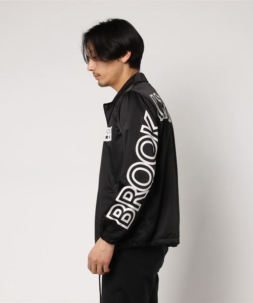 VENCEEXCHANGE(ヴァンスエクスチェンジ)の「ポリメモリービッグロゴコーチジャケット(ブルゾン・メンズ・オリーブ/ブラック・MEDIUM/LARGE)」の3枚目の写真