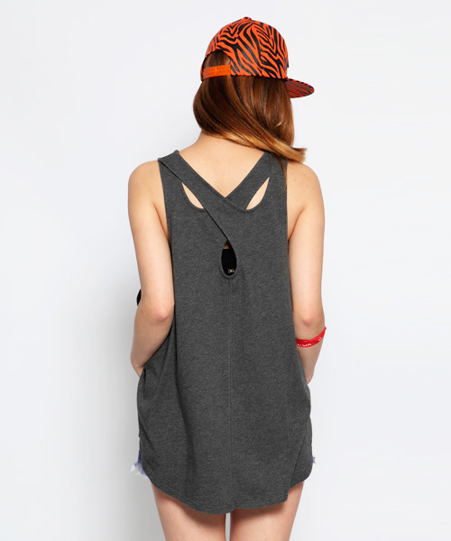 X-girl(エックスガール)の「BASIC BIG TANK TOP(タンクトップ・レディース・ホワイト/ブラック/チャコールグレー/ピンク・1/2)」の6枚目の写真