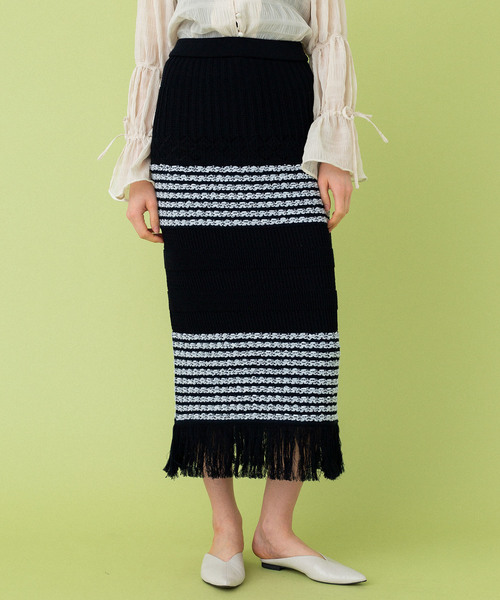 UNITED TOKYO（ユナイテッドトウキョウ）の「クロシェニットスカート（スカート・レディース・レッド/ブラック・1）」の3枚目の写真