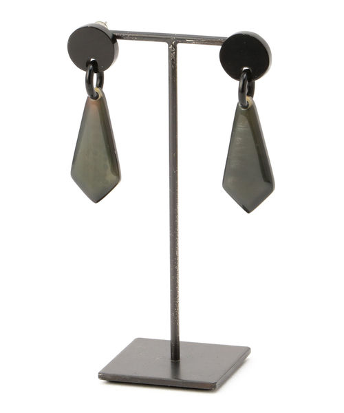 Khaju（カージュ）の「Khaju:プレートピアス（ピアス（両耳用）・レディース・ホワイト/ブラック・ONE SIZE）」の2枚目の写真