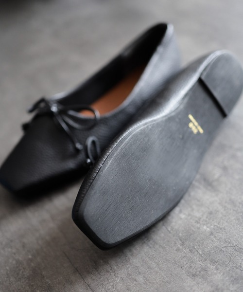 SESTO（セスト）の「やわらかスムース素材のスクエアトゥ甲深バレエシューズ（パンプス・レディース・ブラック/ダークブラウン/アイボリー/キャメル/レオパード/グレイッシュベージュ/パイソン/ブラウン系その他/ゼブラ・22.5cm/23.5cm/24.5cm/25.5cm/23.0cm/24.0cm）」の21枚目の写真