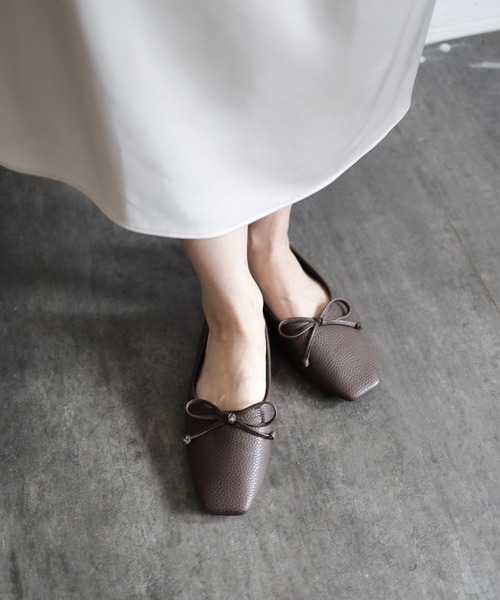 SESTO（セスト）の「やわらかスムース素材のスクエアトゥ甲深バレエシューズ（パンプス・レディース・ブラック/ダークブラウン/アイボリー/キャメル/レオパード/グレイッシュベージュ/パイソン/ブラウン系その他/ゼブラ・22.5cm/23.5cm/24.5cm/25.5cm/23.0cm/24.0cm）」の15枚目の写真