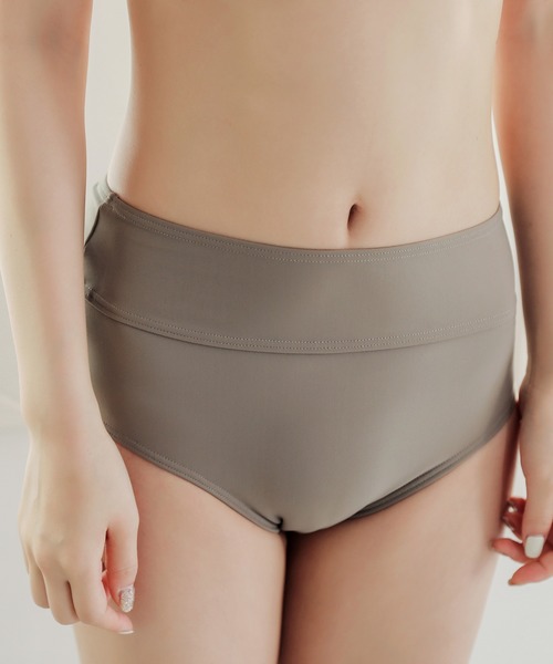 セール】フリルオフショルバンドゥビキニ・ハイウエストショーツ 水着2