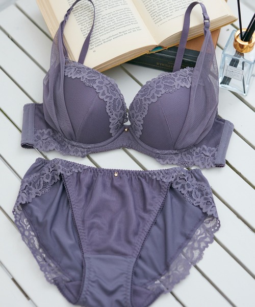 B～Fカップ／上下セット 繊細なレースとサイドのチュールネット