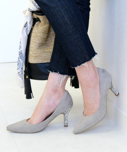 AmiAmi（アミアミ）の「8.5㎝ヒール美脚ポインテッドトゥパンプス（パンプス・レディース・ブラック/ライトグレー/シルバーグレー/シルバー/ブラック系その他/ブラック系その他2/ベージュ系その他/グレイッシュベージュ/ベージュ系その他2/ベージュ系その他3/ライトベージュ/ピンクベージュ/ブラック系その他3/グレイッシュブルー/キャメル/モスグリーン/パイソン/ベージュ系その他4/シルバー系その他/ベージュ/ベージュ系その他5・LL/L/S/SS/M/3S/4S）」の7枚目の写真