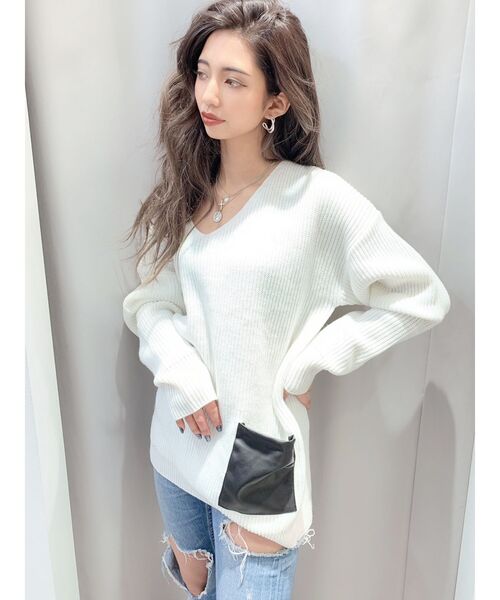 GYDA（ジェイダ）の「ECOレザーポケットニット TOPS（ニット/セーター・レディース・チャコールグレー/ベージュ/オフホワイト・FREE）」の7枚目の写真