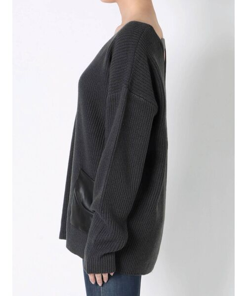 GYDA（ジェイダ）の「ECOレザーポケットニット TOPS（ニット/セーター・レディース・チャコールグレー/ベージュ/オフホワイト・FREE）」の13枚目の写真