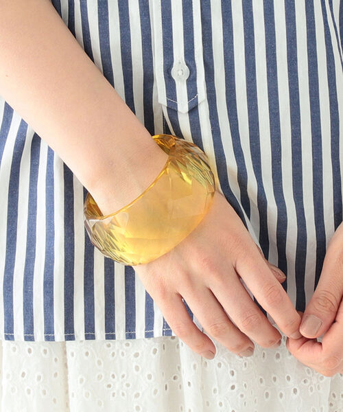 BEAMS BOY（ビームスボーイ）の「BEAMS BOY / カット クリア バングル（バングル/リストバンド・レディース・イエロー/ホワイト・ONE SIZE）」の2枚目の写真