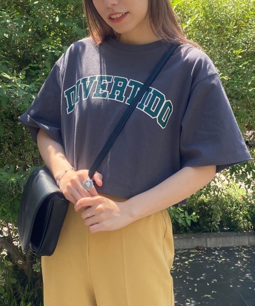 WEGO（ウィゴー）の「WEGO/グラフィックショートT（Tシャツ/カットソー・レディース・ホワイト/オフホワイト/サックスブルー/その他1/アニマル/スミクロ/ダークグリーン/その他6/イエロー/その他2/その他4/その他3/ホワイト系その他/マルチ/グリーン/オートミール/その他9/その他7/ネイビー/ブラック/その他8/その他5/ベージュ系その他5/その他10・FREE）」の6枚目の写真