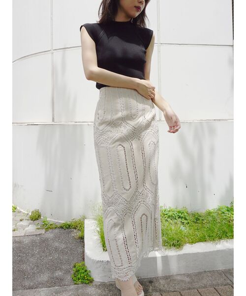 MERCURYDUO（マーキュリーデュオ）の「スカーフ付ノースリーブバックシャンニット（ニット/セーター・レディース・オフホワイト/ブラック/ブルー/ベージュ・FREE）」の7枚目の写真