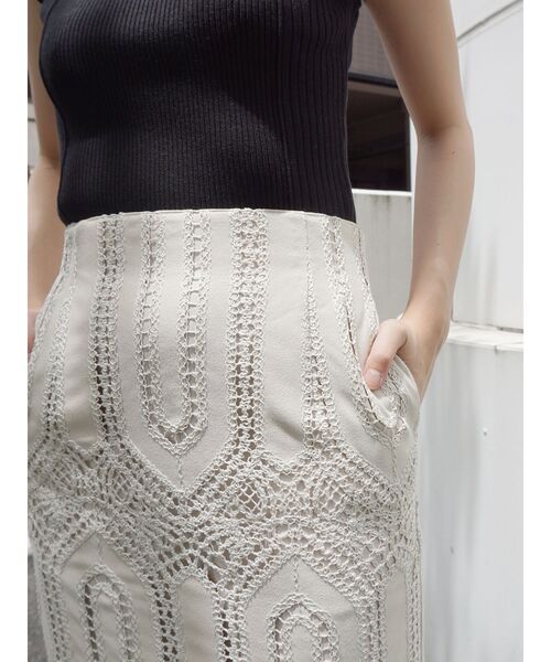 MERCURYDUO（マーキュリーデュオ）の「スカーフ付ノースリーブバックシャンニット（ニット/セーター・レディース・オフホワイト/ブラック/ブルー/ベージュ・FREE）」の11枚目の写真