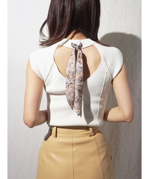 MERCURYDUO（マーキュリーデュオ）の「スカーフ付ノースリーブバックシャンニット（ニット/セーター・レディース・オフホワイト/ブラック/ブルー/ベージュ・FREE）」の19枚目の写真