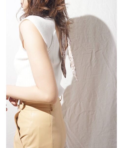 MERCURYDUO（マーキュリーデュオ）の「スカーフ付ノースリーブバックシャンニット（ニット/セーター・レディース・オフホワイト/ブラック/ブルー/ベージュ・FREE）」の8枚目の写真