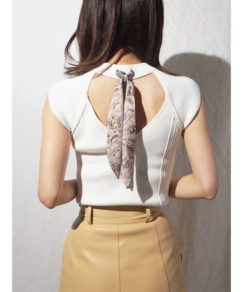 MERCURYDUO（マーキュリーデュオ）の「スカーフ付ノースリーブバックシャンニット（ニット/セーター・レディース・オフホワイト/ブラック/ブルー/ベージュ・FREE）」の10枚目の写真