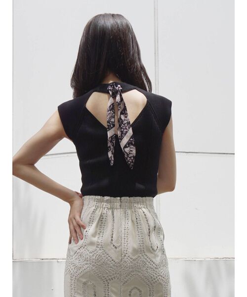 MERCURYDUO（マーキュリーデュオ）の「スカーフ付ノースリーブバックシャンニット（ニット/セーター・レディース・オフホワイト/ブラック/ブルー/ベージュ・FREE）」の18枚目の写真