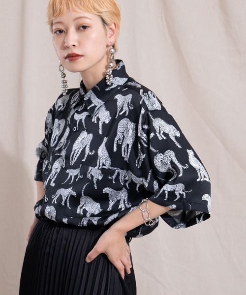 kutir（クティール）の「レギュラー半袖柄シャツ（シャツ/ブラウス・レディース・ブラック/ネイビー/オフホワイト/グリーン/その他・FREE）」の6枚目の写真