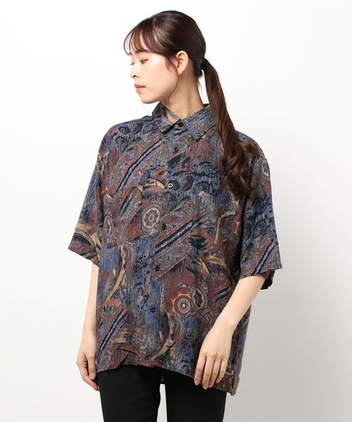 kutir（クティール）の「レギュラー半袖柄シャツ（シャツ/ブラウス・レディース・ブラック/ネイビー/オフホワイト/グリーン/その他・FREE）」の9枚目の写真