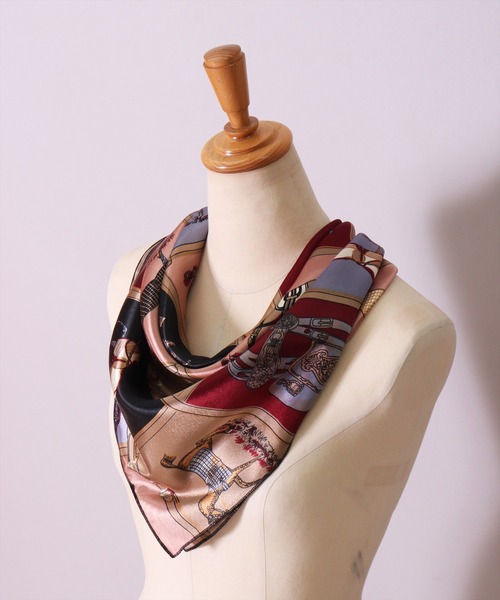 BAYBLO（ベイブロ）の「(CR)【ユニセックス】パネル 馬車 柄 プリント スカーフ[70cm×70cm]（バンダナ/スカーフ・レディース・ベージュ/パープル/ネイビー/ワイン・ONE SIZE）」の4枚目の写真