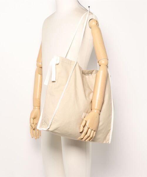 mimi toujours（ミミトゥジュール）の「トートバッグ パイピング サイドリボン omom×mimi toujours（トートバッグ・レディース・ホワイト/ベージュ・F）」の21枚目の写真