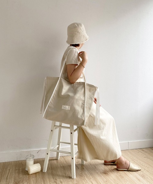 mimi toujours（ミミトゥジュール）の「トートバッグ パイピング サイドリボン omom×mimi toujours（トートバッグ・レディース・ホワイト/ベージュ・F）」の9枚目の写真