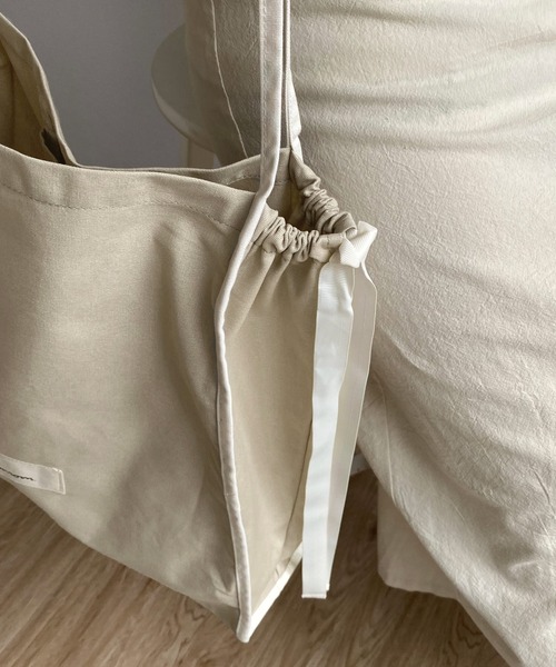 mimi toujours（ミミトゥジュール）の「トートバッグ パイピング サイドリボン omom×mimi toujours（トートバッグ・レディース・ホワイト/ベージュ・F）」の12枚目の写真