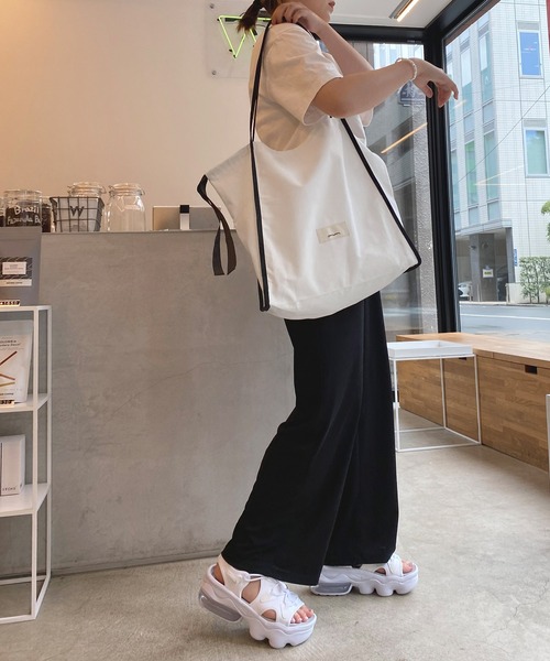 mimi toujours（ミミトゥジュール）の「トートバッグ パイピング サイドリボン omom×mimi toujours（トートバッグ・レディース・ホワイト/ベージュ・F）」の16枚目の写真