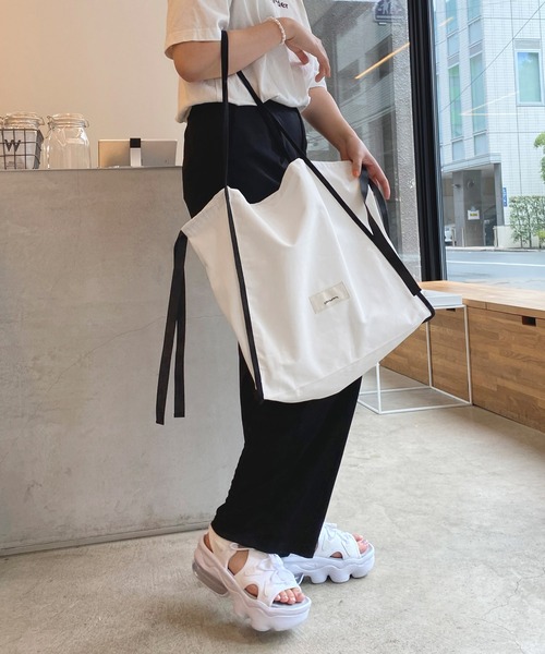 mimi toujours（ミミトゥジュール）の「トートバッグ パイピング サイドリボン omom×mimi toujours（トートバッグ・レディース・ホワイト/ベージュ・F）」の17枚目の写真